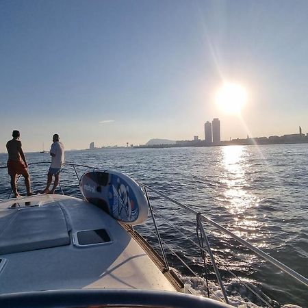 Cozy Yacht Lodge In Barcelona With Boat Tour Option Sant Adria de Besos Dış mekan fotoğraf