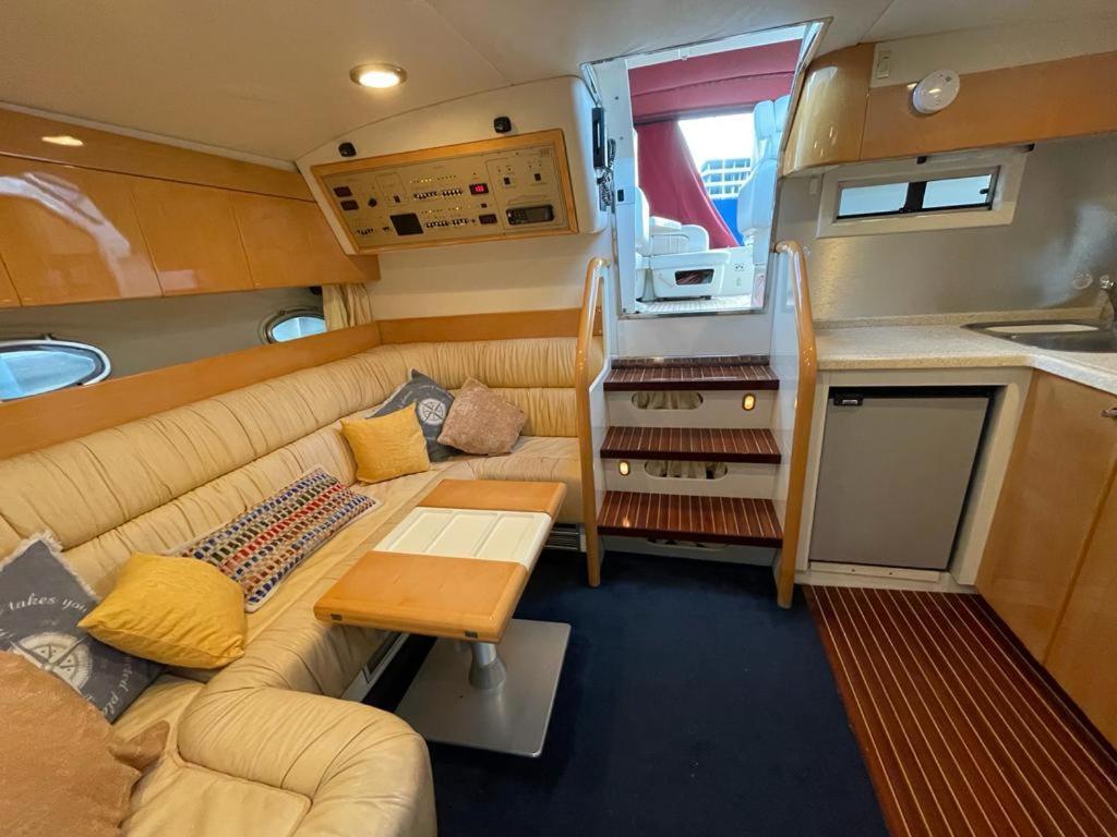 Cozy Yacht Lodge In Barcelona With Boat Tour Option Sant Adria de Besos Dış mekan fotoğraf