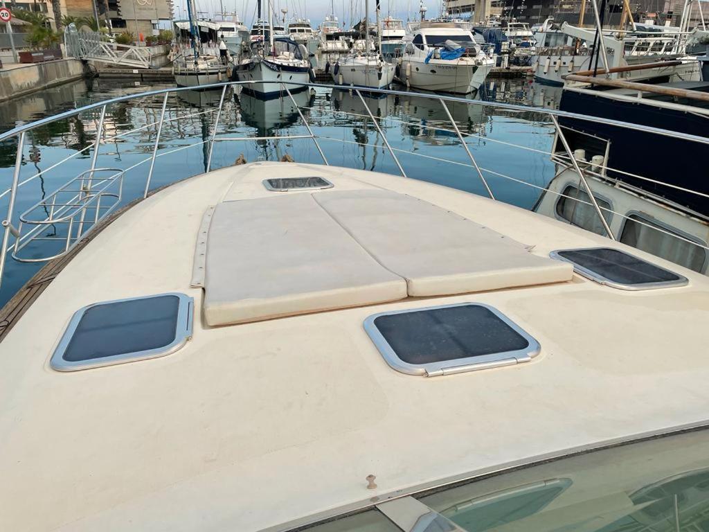 Cozy Yacht Lodge In Barcelona With Boat Tour Option Sant Adria de Besos Dış mekan fotoğraf
