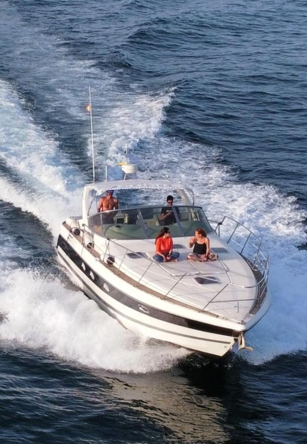 Cozy Yacht Lodge In Barcelona With Boat Tour Option Sant Adria de Besos Dış mekan fotoğraf