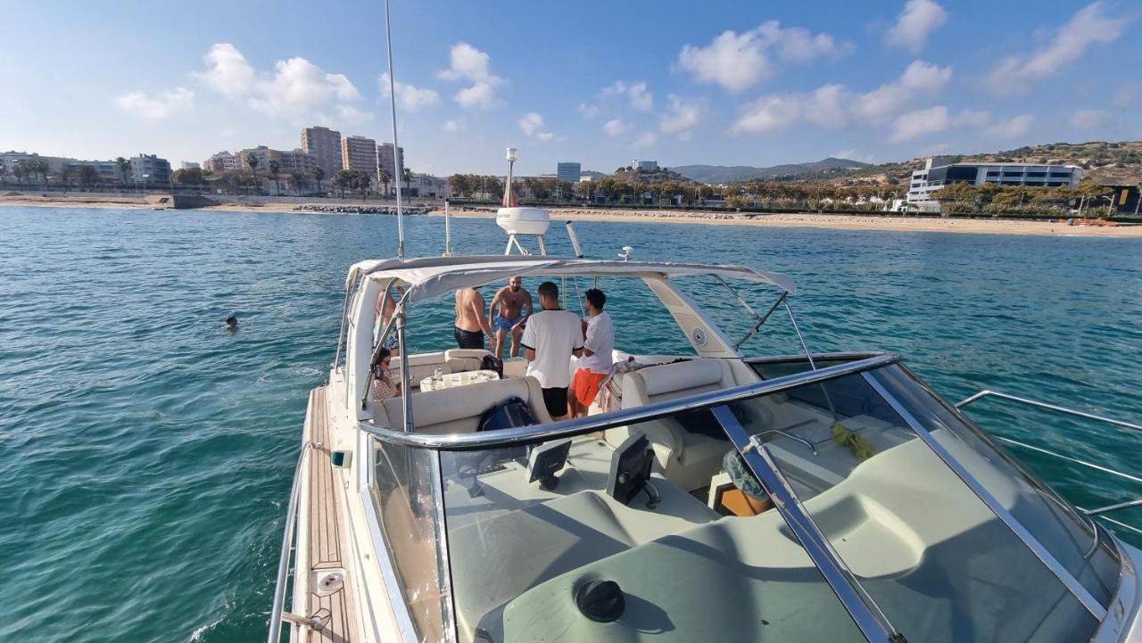 Cozy Yacht Lodge In Barcelona With Boat Tour Option Sant Adria de Besos Dış mekan fotoğraf